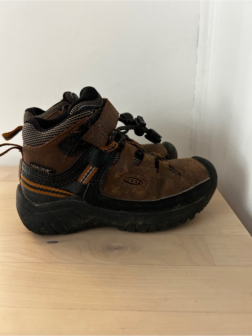 KEEN Toddler Leather Hiking Boots Size 9 Brown Fall Autumn Winter Waterproof